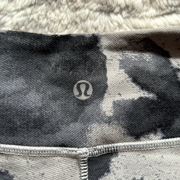 EUC Lululemon Wunder Under Pant Floral Platoon Silver Spoon Ambient Grey size 2 - Picture 5 of 8
